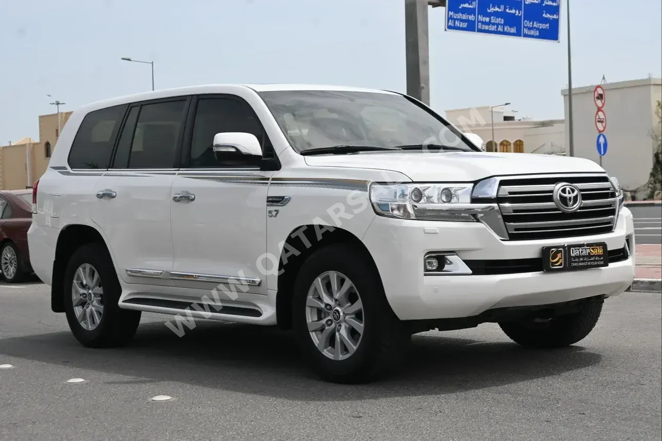  Toyota  Land Cruiser  VXR  2021  Automatic  55,500 Km  8 Cylinder  Four Wheel Drive (4WD)  SUV  White  With Warranty