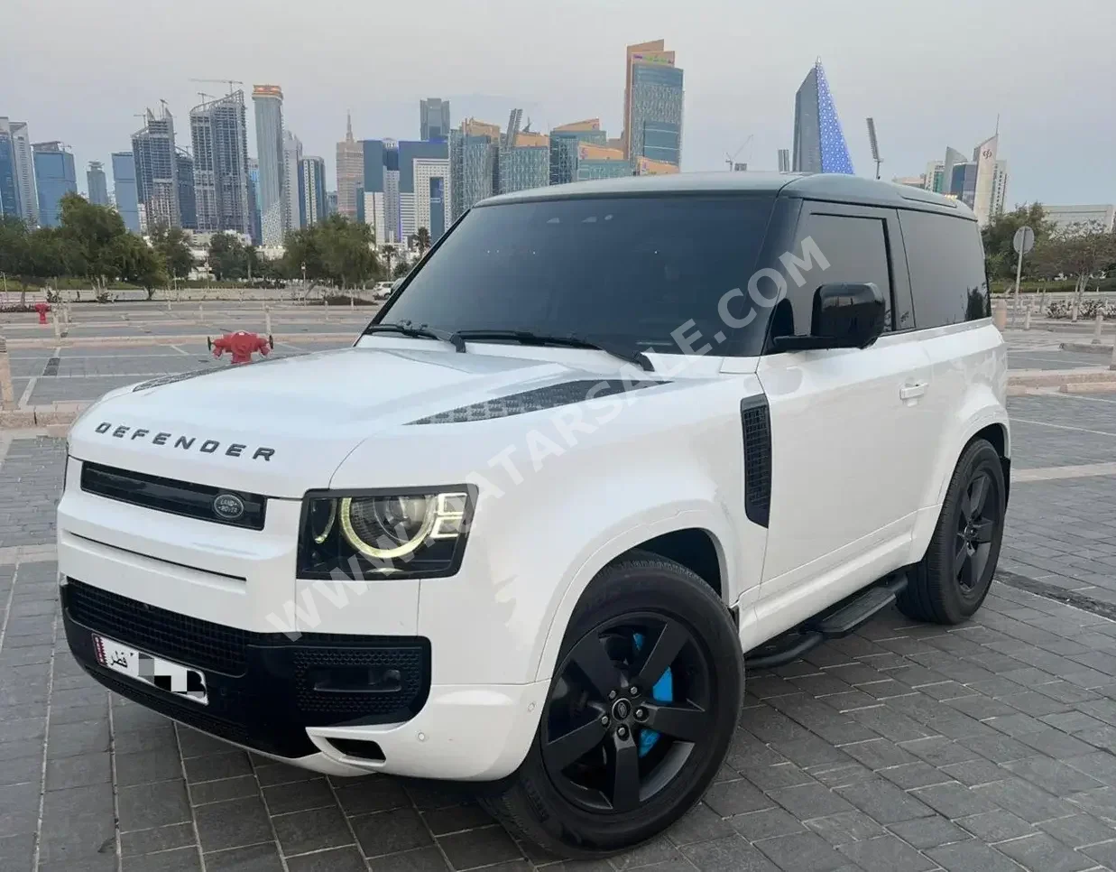 Land Rover  Defender  90  2022  Automatic  29,000 Km  6 Cylinder  Four Wheel Drive (4WD)  SUV  White  With Warranty