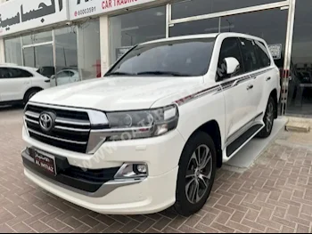 Toyota  Land Cruiser  GXR- Grand Touring  2020  Automatic  128,000 Km  8 Cylinder  Four Wheel Drive (4WD)  SUV  White