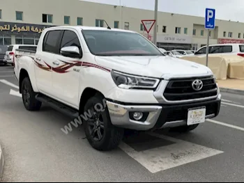 Toyota  Hilux  SR5  2022  Automatic  67,000 Km  4 Cylinder  Four Wheel Drive (4WD)  Pick Up  White  With Warranty