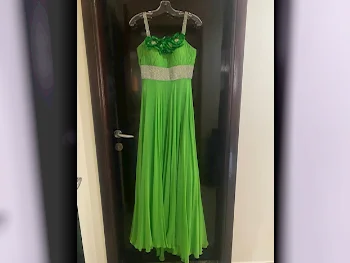 فستان  أخضر المقاس: 38