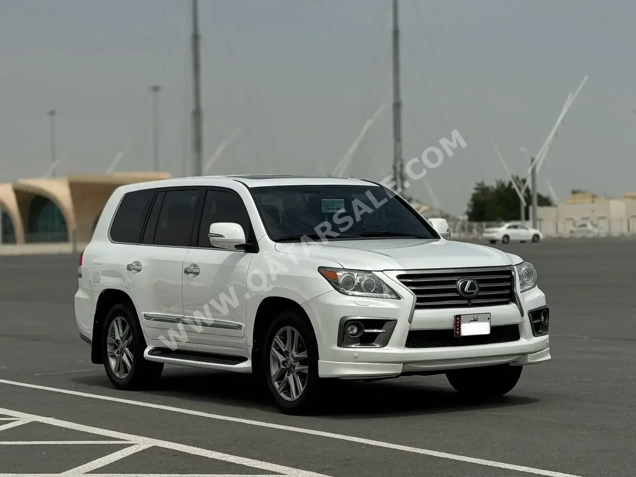 Lexus  LX  570 S  2014  Automatic  200,000 Km  8 Cylinder  Four Wheel Drive (4WD)  SUV  White