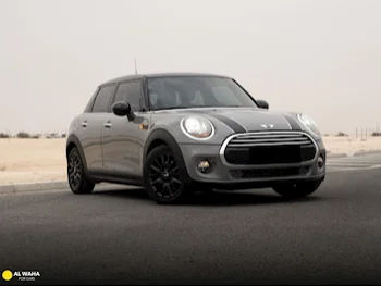 Mini  Cooper  2016  Automatic  75,000 Km  4 Cylinder  Front Wheel Drive (FWD)  Hatchback  Gray