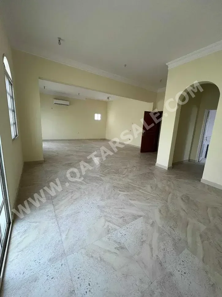Family Residential  Not Furnished  Doha  Onaiza  5 Bedrooms
