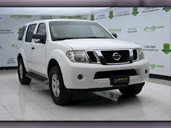 Nissan  Pathfinder  2015  Automatic  125,000 Km  6 Cylinder  Four Wheel Drive (4WD)  SUV  White