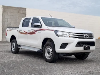 Toyota  Hilux  2022  Automatic  72,000 Km  4 Cylinder  Four Wheel Drive (4WD)  Pick Up  White