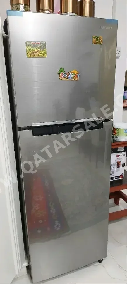Samsung  Top Freezer Refrigerator  Gray