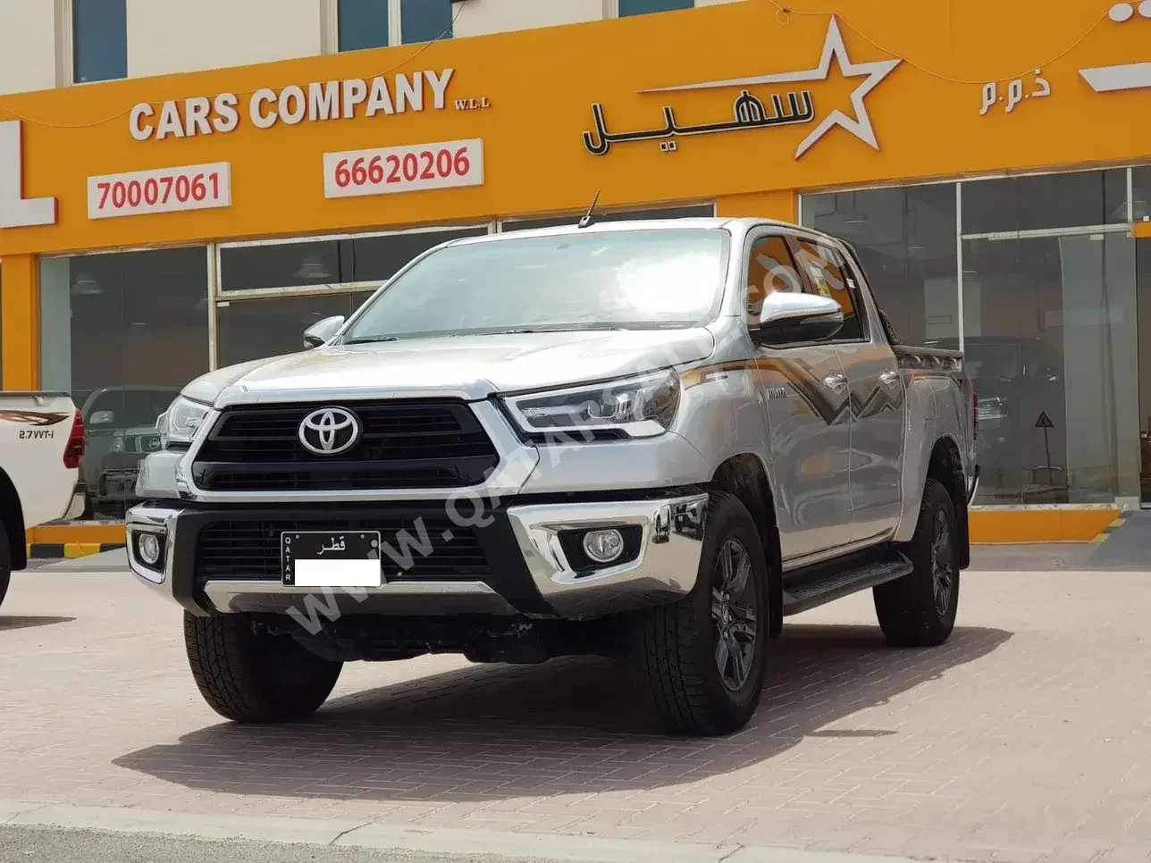 Toyota  Hilux  SR5  2024  Automatic  8,000 Km  4 Cylinder  Four Wheel Drive (4WD)  Pick Up  Gray  With Warranty