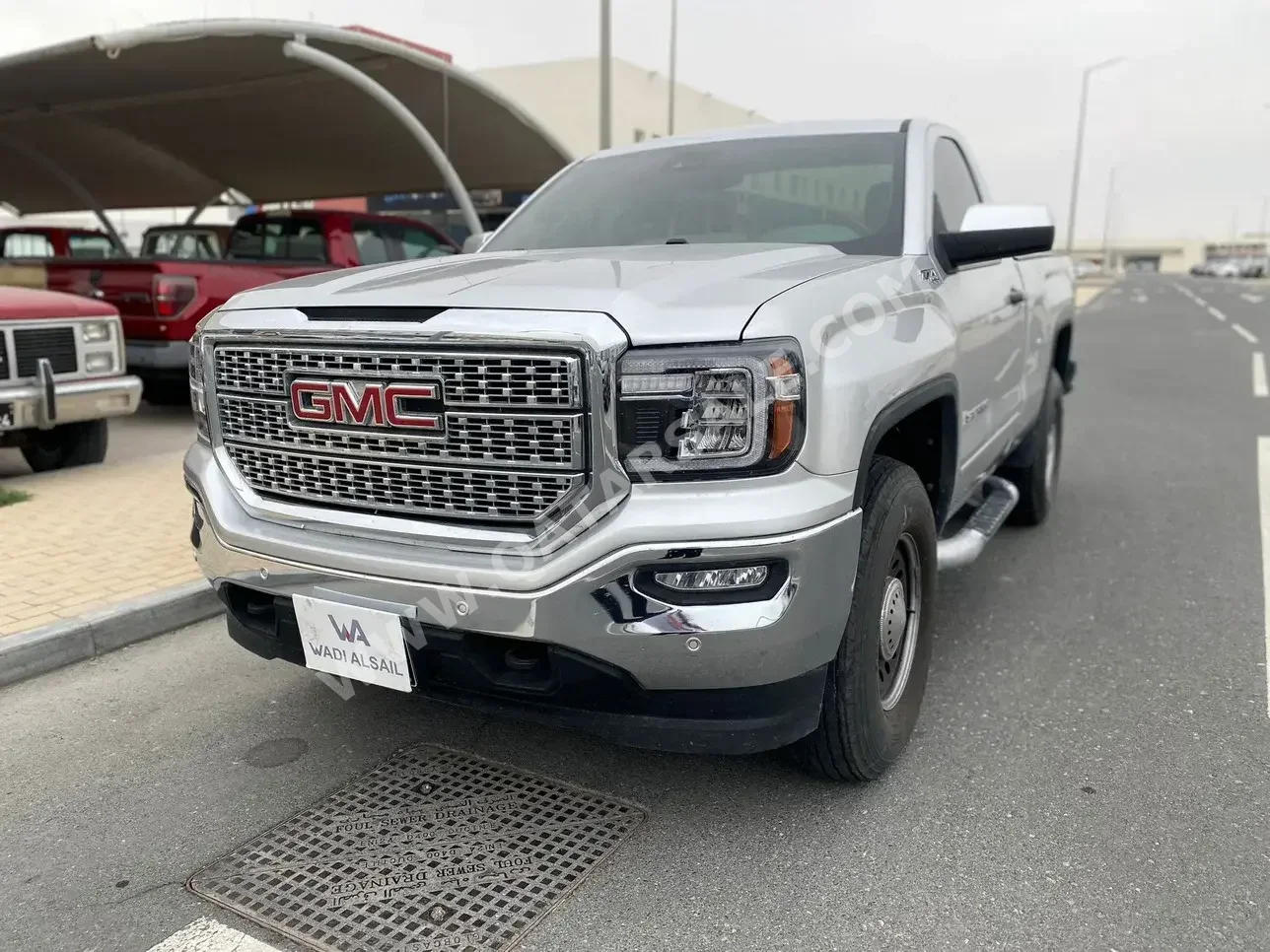GMC  Sierra  1500  2017  Automatic  127,000 Km  8 Cylinder  Four Wheel Drive (4WD)  Pick Up  Silver