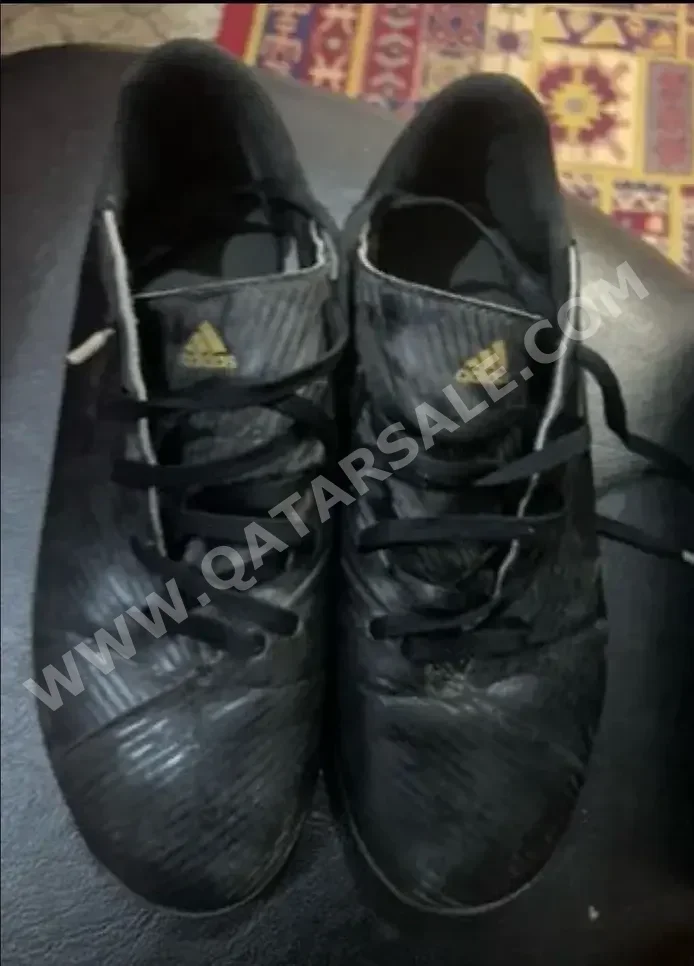 Sports Shoes Adidas /  Football  Men  40