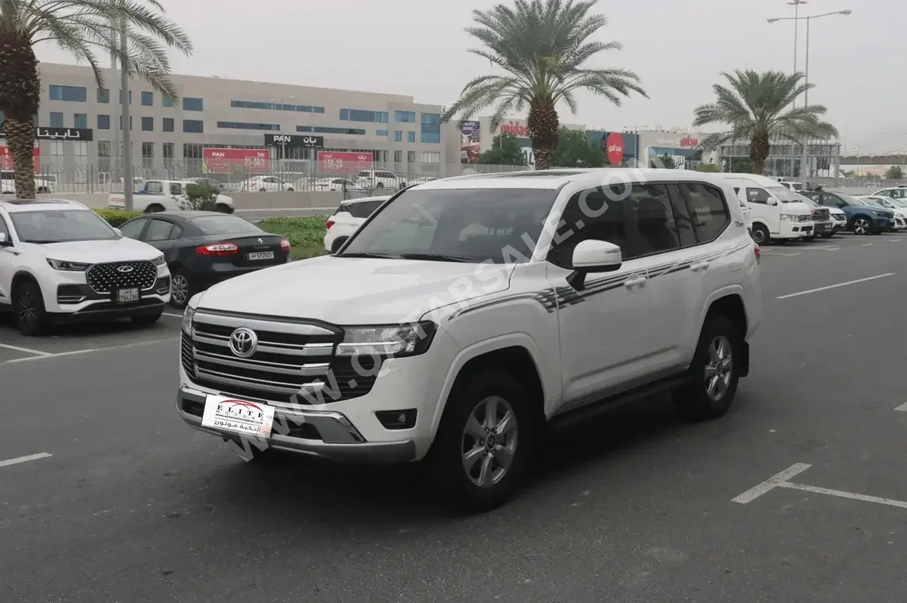 Toyota  Land Cruiser  GXR Twin Turbo  2022  Automatic  29,000 Km  6 Cylinder  Four Wheel Drive (4WD)  SUV  White  With Warranty