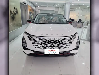 Omoda  5  Luxury  2024  Automatic  0 Km  4 Cylinder  Front Wheel Drive (FWD)  SUV  White and Red  With Warranty