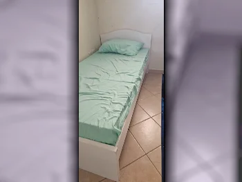 الأسّرة سرير أحادي  أبيض