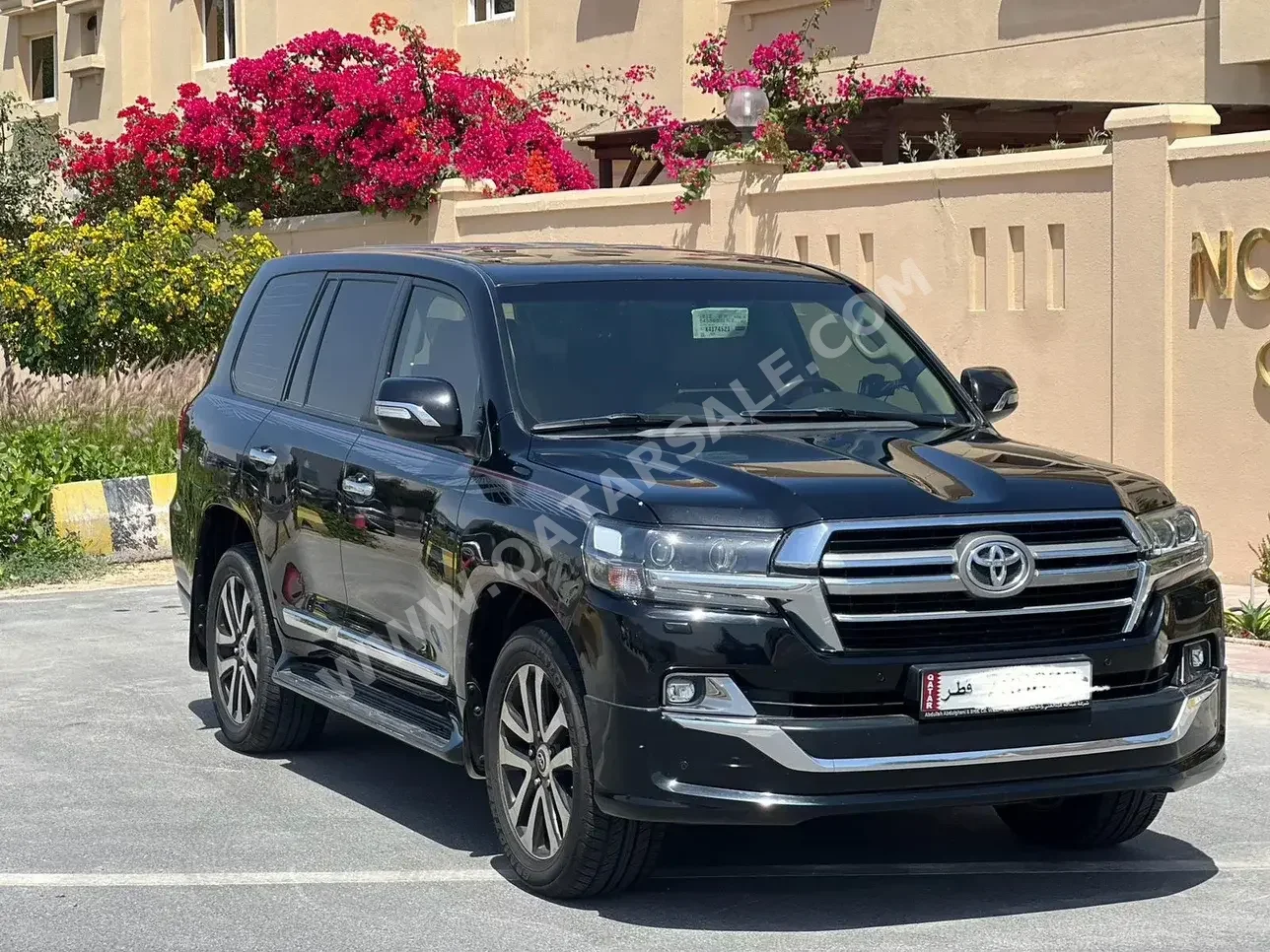 Toyota  Land Cruiser  GXR- Grand Touring  2019  Automatic  150,000 Km  8 Cylinder  Four Wheel Drive (4WD)  SUV  Black