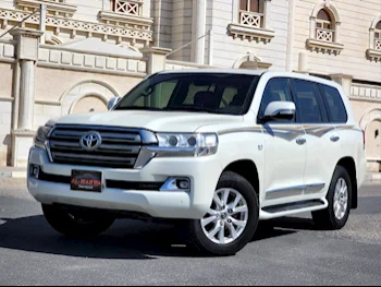 Toyota  Land Cruiser  VXR  2016  Automatic  295,000 Km  8 Cylinder  Four Wheel Drive (4WD)  SUV  White  With Warranty