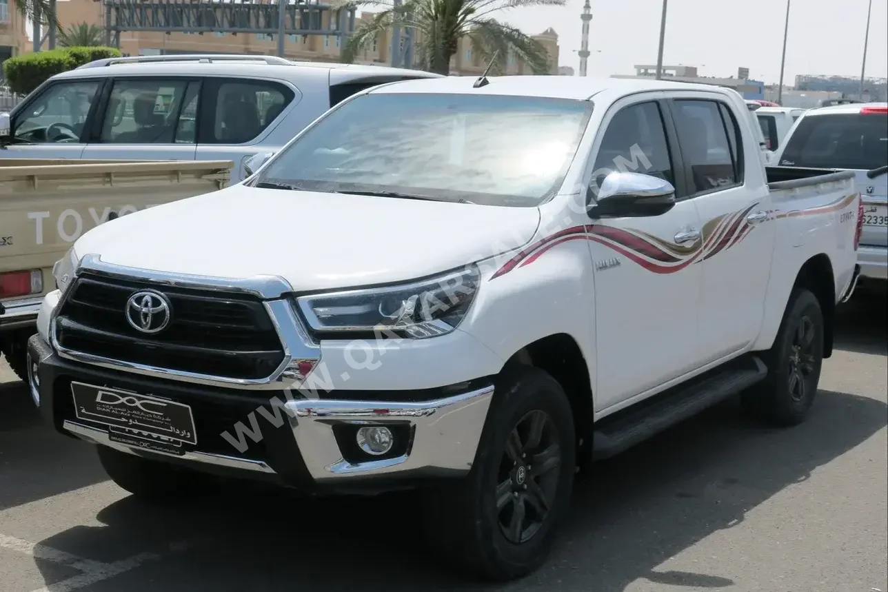 Toyota  Hilux  2021  Automatic  39,000 Km  4 Cylinder  Four Wheel Drive (4WD)  Pick Up  White  With Warranty