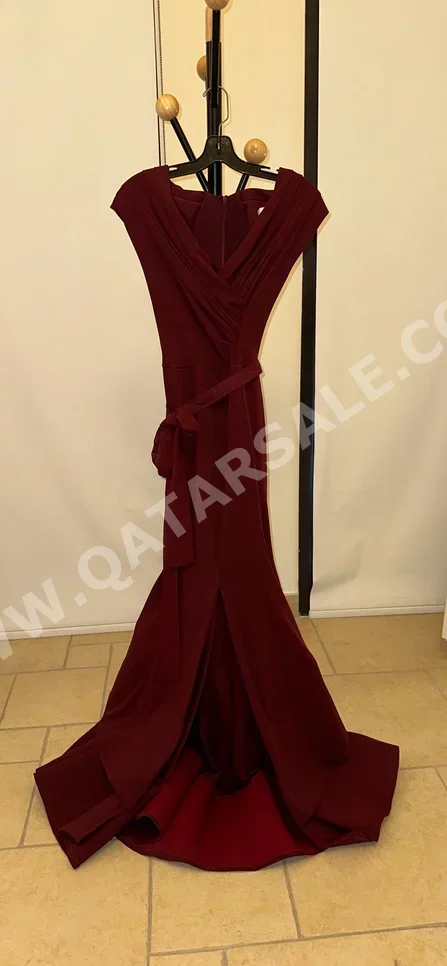 Dress  Red Size: 42