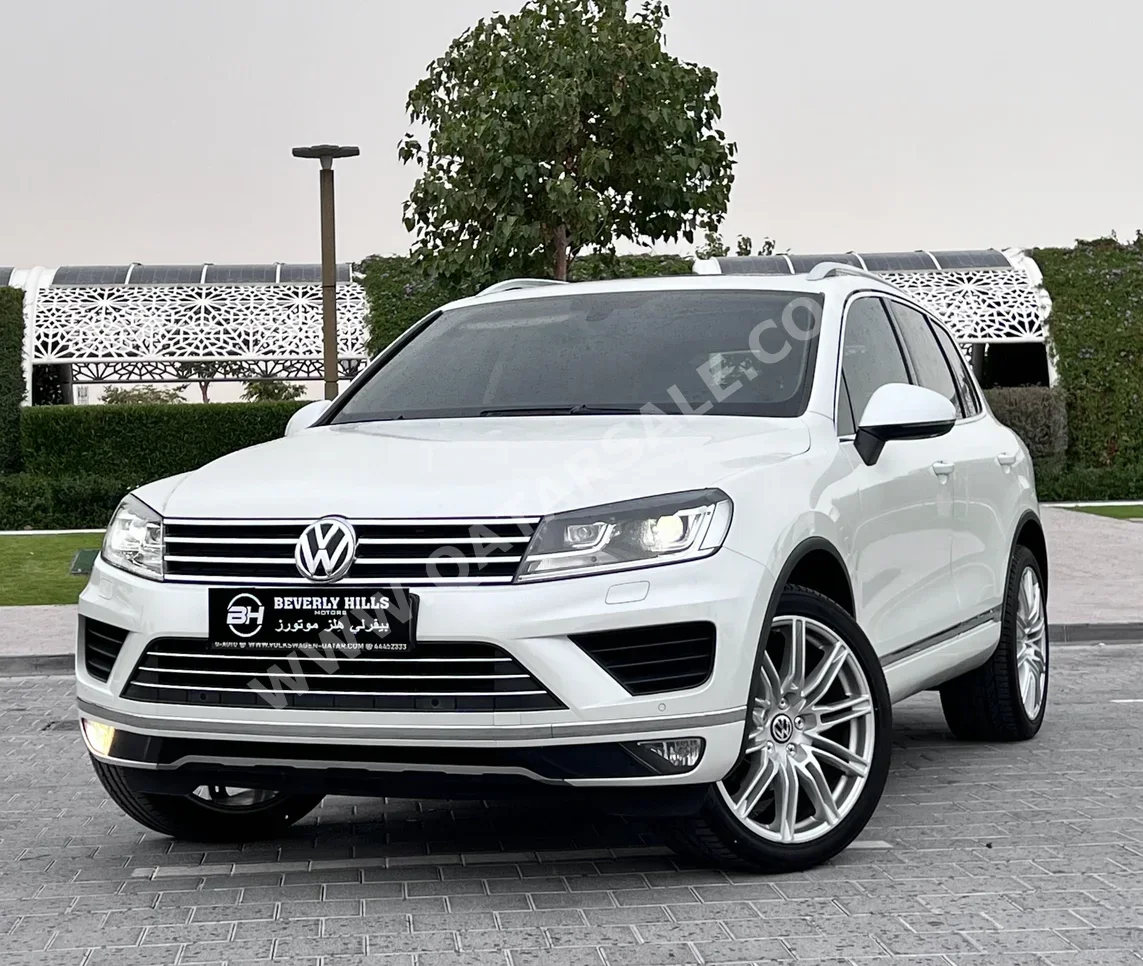 Volkswagen  Touareg  Highline plus  2015  Automatic  113,210 Km  6 Cylinder  All Wheel Drive (AWD)  SUV  White