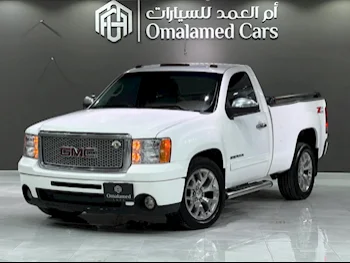 GMC  Sierra  1500  2012  Automatic  235,000 Km  8 Cylinder  Four Wheel Drive (4WD)  Pick Up  White