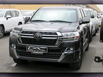 Toyota  Land Cruiser  VXR- Grand Touring S  2020  Automatic  126,000 Km  8 Cylinder  Four Wheel Drive (4WD)  SUV  Gray