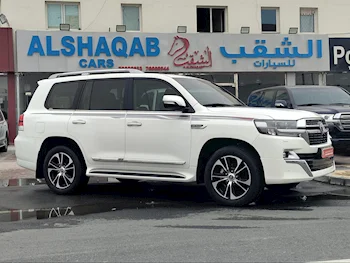 Toyota  Land Cruiser  GXR- Grand Touring  2021  Automatic  108,000 Km  6 Cylinder  Four Wheel Drive (4WD)  SUV  White
