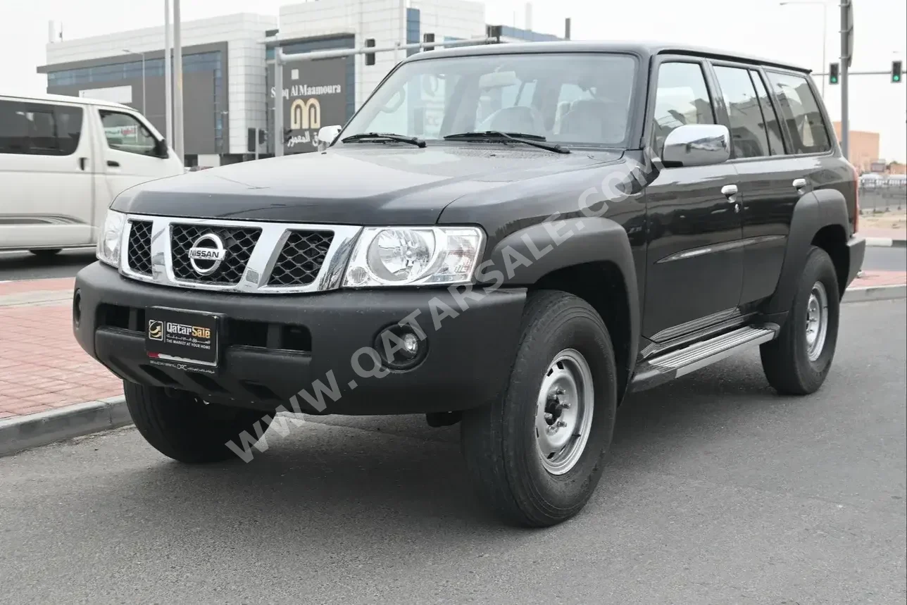 Nissan  Patrol  Safari  2022  Automatic  10,000 Km  6 Cylinder  Four Wheel Drive (4WD)  SUV  Black  With Warranty
