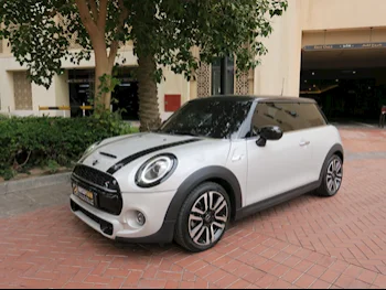 Mini  Cooper  S  2021  Automatic  50,000 Km  4 Cylinder  Front Wheel Drive (FWD)  Hatchback  White  With Warranty