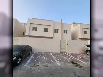 3 Bedrooms  Apartment  For Rent  in Umm Salal -  Umm Al Amad  Not Furnished