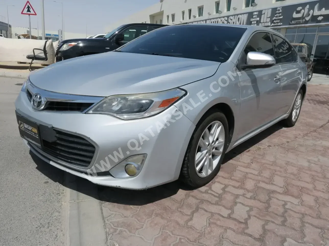 Toyota  Avalon  XLE  2013  Automatic  218,000 Km  6 Cylinder  Front Wheel Drive (FWD)  Sedan  Silver