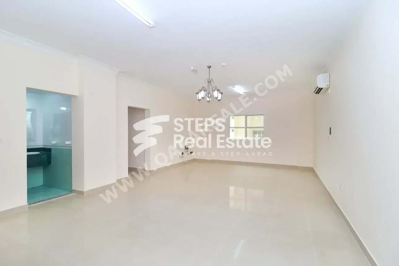 3 Bedrooms  Apartment  For Rent  in Doha -  Fereej Bin Mahmoud  Not Furnished
