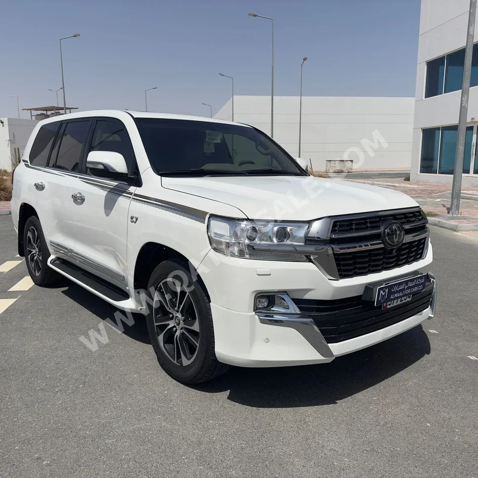 Toyota  Land Cruiser  VXR- Grand Touring S  2021  Automatic  190,000 Km  8 Cylinder  Four Wheel Drive (4WD)  SUV  White