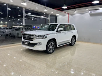 Toyota  Land Cruiser  GXR- Grand Touring  2020  Automatic  172,000 Km  8 Cylinder  Four Wheel Drive (4WD)  SUV  White