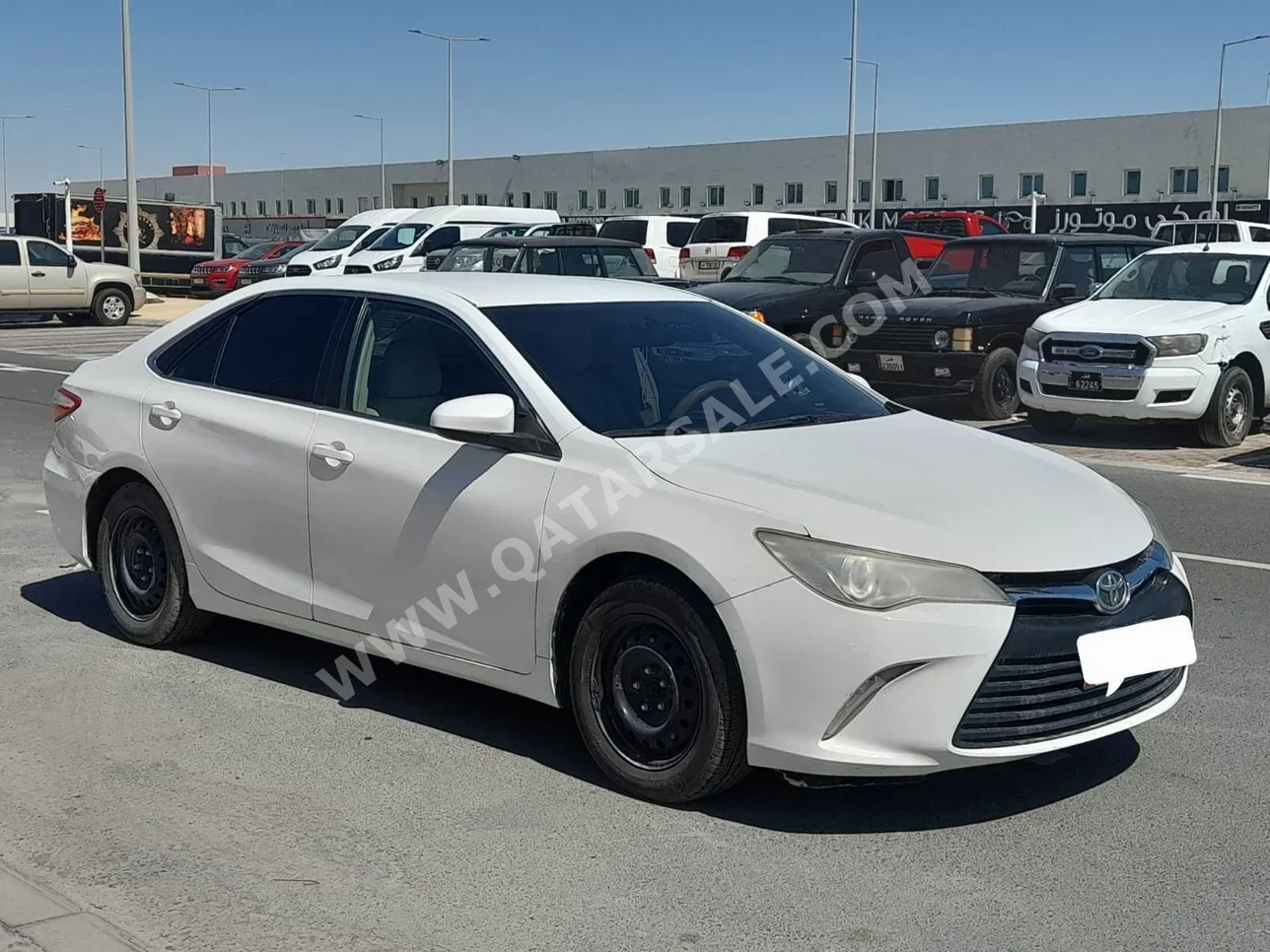 Toyota  Camry  LE  2017  Automatic  335,000 Km  4 Cylinder  Front Wheel Drive (FWD)  Sedan  White