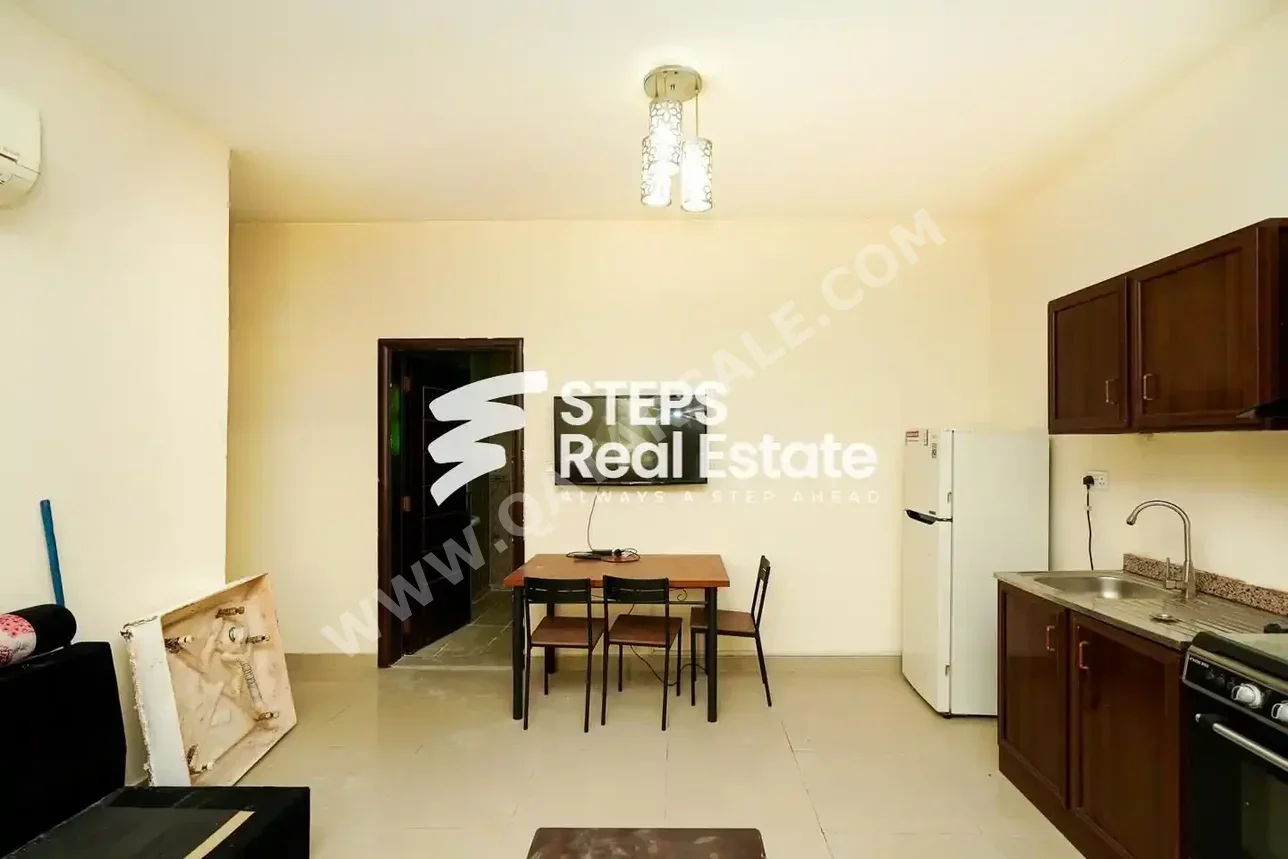 3 Bedrooms  Apartment  For Rent  in Doha -  Al Muntazah  Fully Furnished