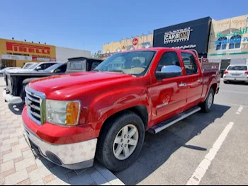 GMC  Sierra  2014  Automatic  260,000 Km  8 Cylinder  Four Wheel Drive (4WD)  Pick Up  Red
