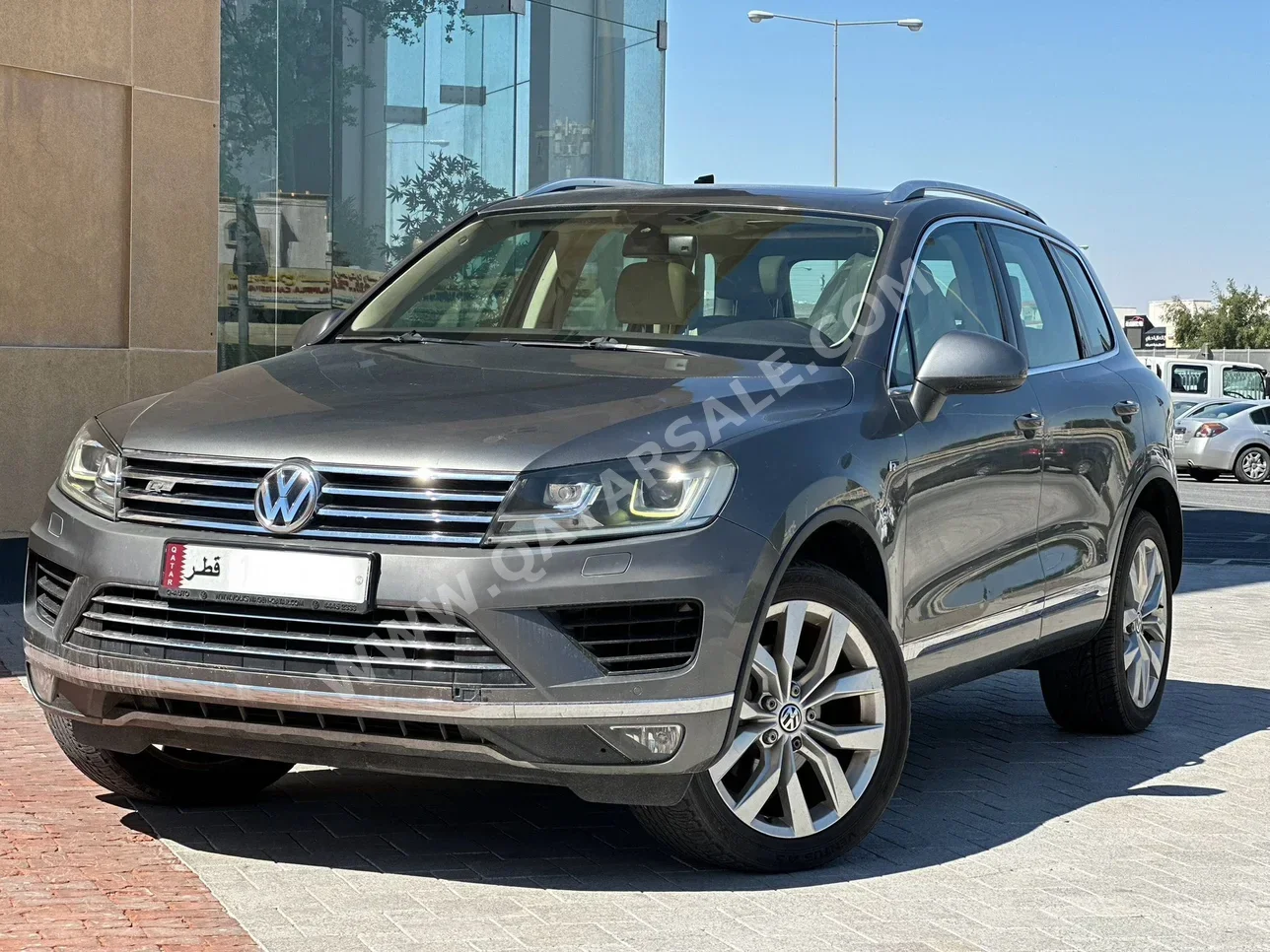 Volkswagen  Touareg  2015  Automatic  110,000 Km  6 Cylinder  All Wheel Drive (AWD)  SUV  Gray