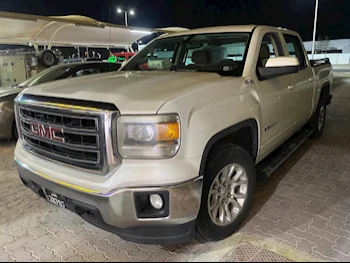 GMC  Sierra  1500  2015  Automatic  157,000 Km  8 Cylinder  Four Wheel Drive (4WD)  Pick Up  White