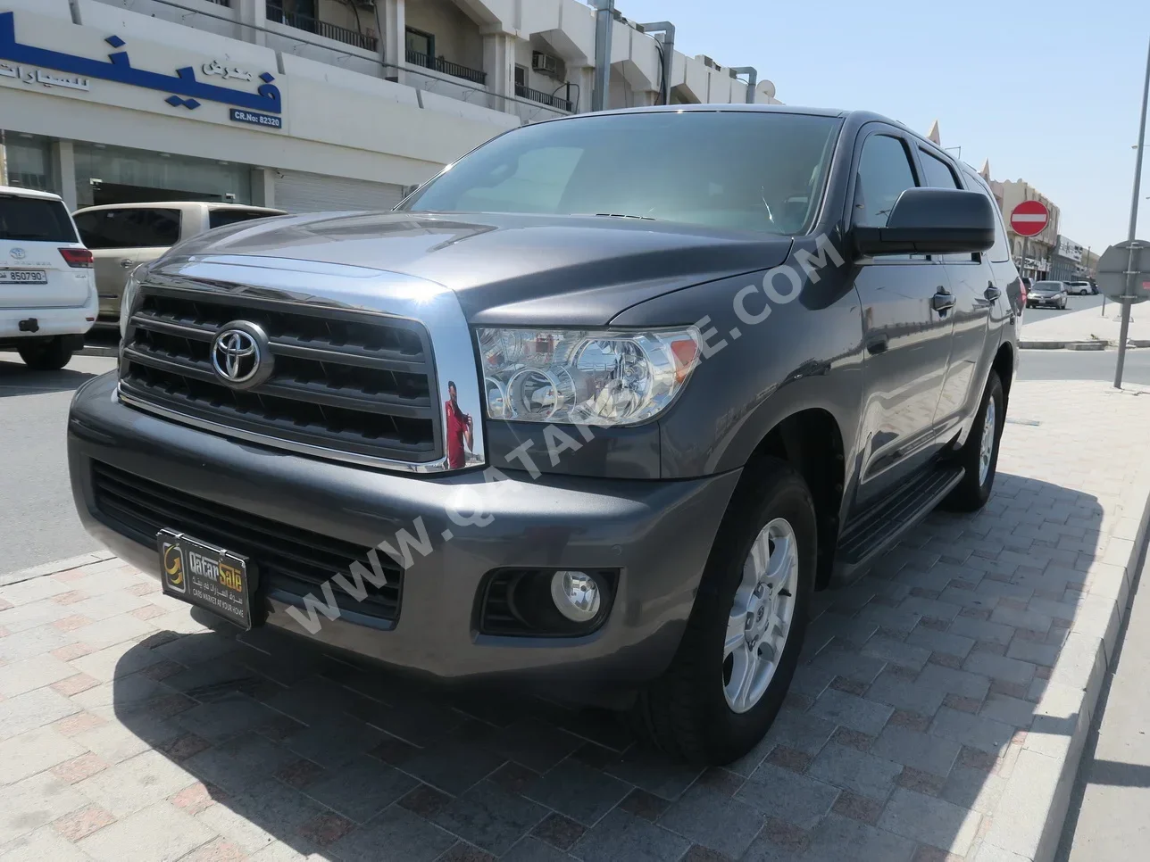 Toyota  Sequoia  2015  Automatic  144,000 Km  8 Cylinder  Four Wheel Drive (4WD)  SUV  Gray