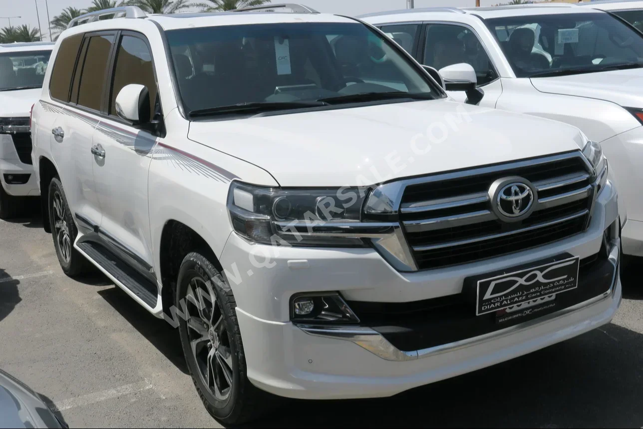 Toyota  Land Cruiser  GXR- Grand Touring  2019  Automatic  298,000 Km  8 Cylinder  Four Wheel Drive (4WD)  SUV  White