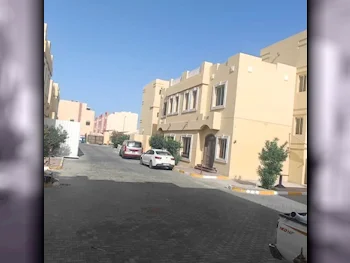 سكن عائلي  غير مفروشة  الدوحة  الدحيل  7 غرف نوم
