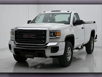 GMC  Sierra  2500 HD  2016  Automatic  98,000 Km  8 Cylinder  Four Wheel Drive (4WD)  Pick Up  White
