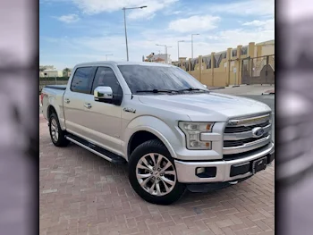 Ford  F  150 LARIAT  2015  Automatic  175,000 Km  6 Cylinder  Four Wheel Drive (4WD)  Pick Up  Silver