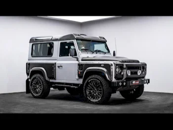 Land Rover  Defender  90 Special Vehicle  2016  Automatic  5,930 Km  4 Cylinder  Four Wheel Drive (4WD)  SUV  Gray
