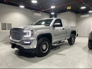 GMC  Sierra  1500  2017  Automatic  128,000 Km  8 Cylinder  Four Wheel Drive (4WD)  Pick Up  Silver