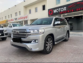 Toyota  Land Cruiser  VXS  2016  Automatic  267,000 Km  8 Cylinder  Four Wheel Drive (4WD)  SUV  Silver