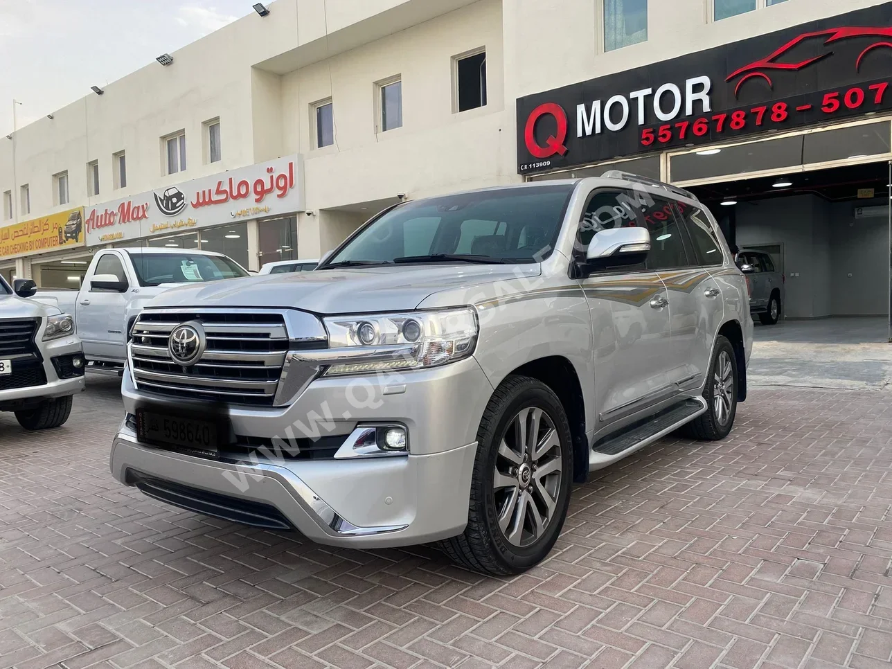 Toyota  Land Cruiser  VXS  2016  Automatic  267,000 Km  8 Cylinder  Four Wheel Drive (4WD)  SUV  Silver