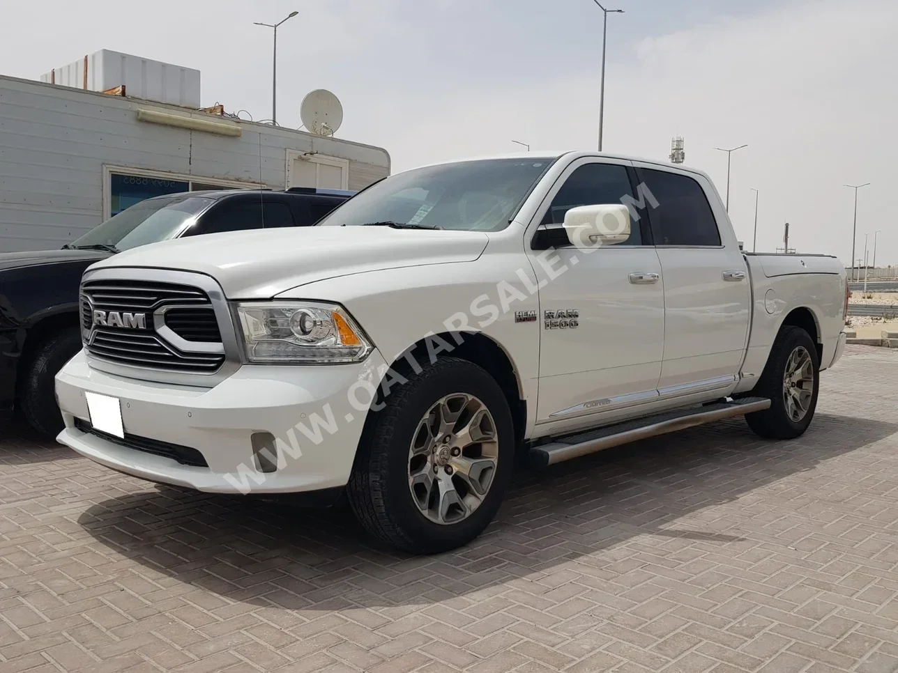 Dodge  Ram  Limited  2017  Automatic  251,000 Km  8 Cylinder  Four Wheel Drive (4WD)  Pick Up  White
