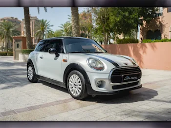 Mini  Cooper  2016  Automatic  95,000 Km  4 Cylinder  Front Wheel Drive (FWD)  Hatchback  Gray