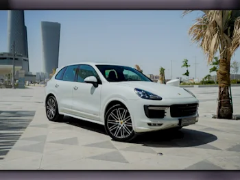 Porsche  Cayenne  GTS  2016  Automatic  121,000 Km  6 Cylinder  Four Wheel Drive (4WD)  SUV  White