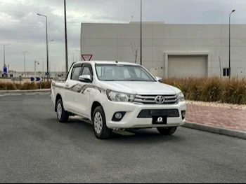 Toyota  Hilux  SR5  2017  Automatic  205,000 Km  4 Cylinder  Four Wheel Drive (4WD)  Pick Up  White